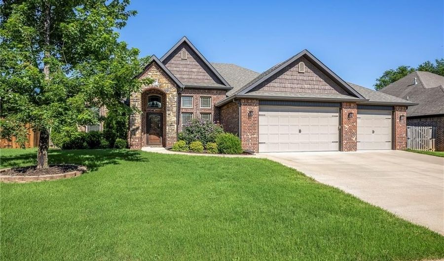 703 Eaton St, Bentonville, AR 72712 - 4 Beds, 3 Bath