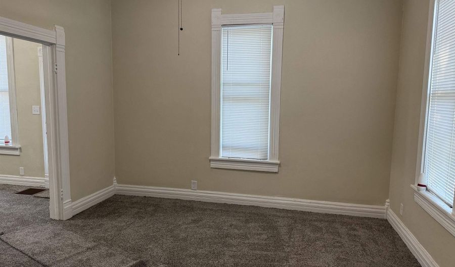 1322 14th St, Auburn, NE 68305 - 2 Beds, 1 Bath