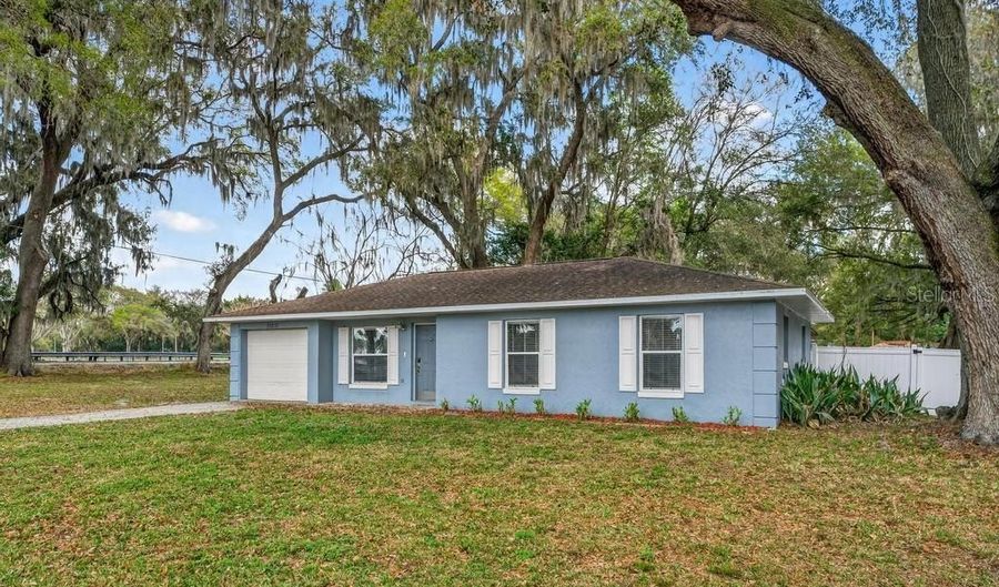 42210 W LAKEVIEW Dr, Altoona, FL 32702 - 3 Beds, 2 Bath