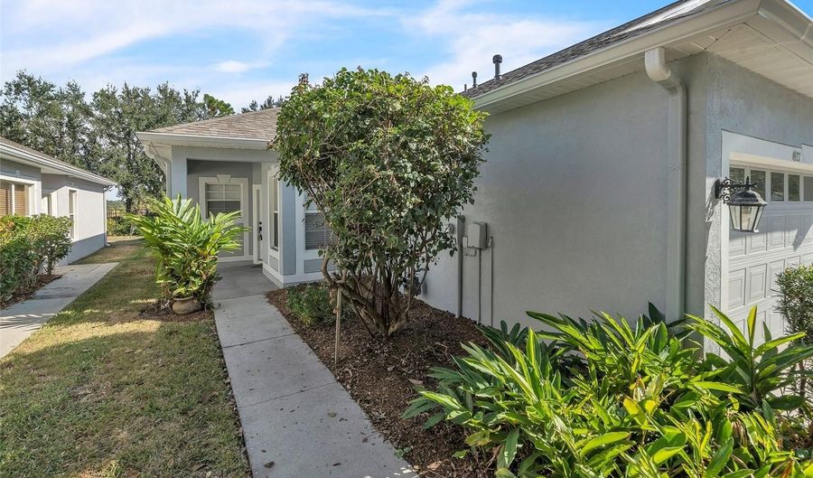 6927 SURREY HILL Pl, Apollo Beach, FL 33572 - 2 Beds, 2 Bath