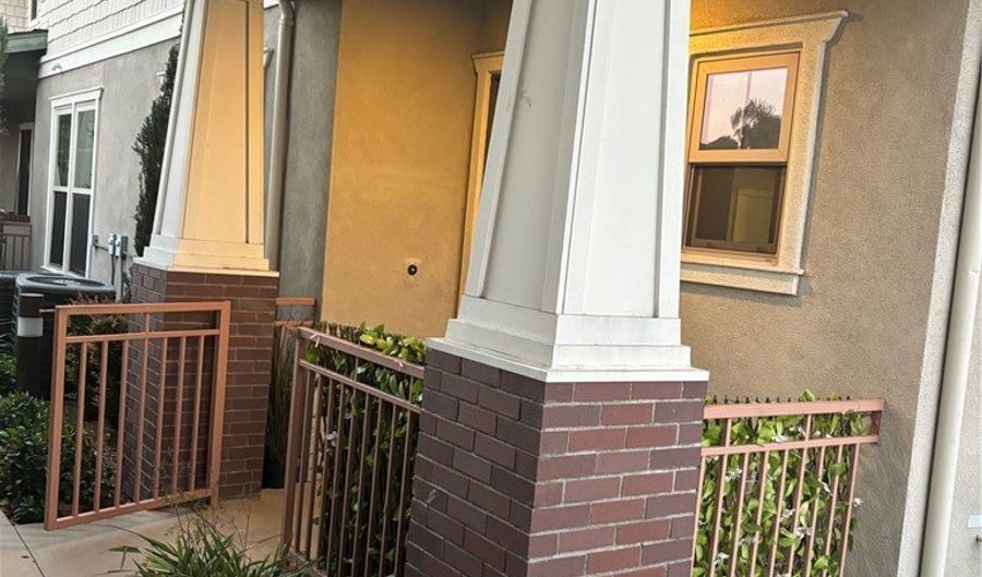 823 Anaheim Boulevard 104 104, Anaheim, CA 92805 - 3 Beds, 3 Bath