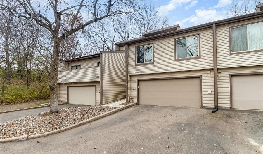 13724 Hemlock Ct, Apple Valley, MN 55124 - 3 Beds, 2 Bath