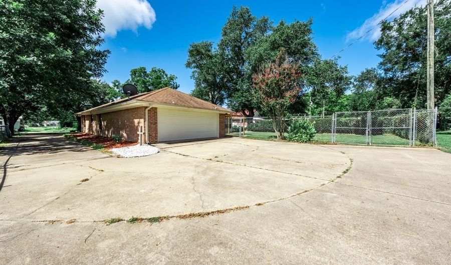 239 E College St, Alba, TX 75410 - 3 Beds, 2 Bath