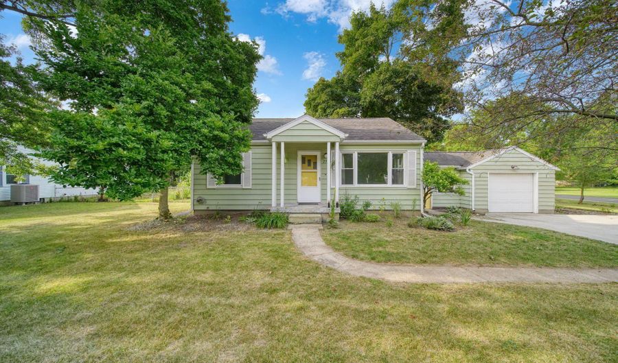 2519 Airport Rd, Adrian, MI 49221 - 2 Beds, 2 Bath