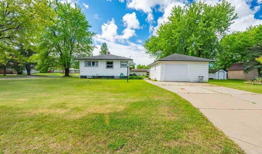 301 S 2nd St W, Aurora, MN 55705 - 3 Beds, 2 Bath