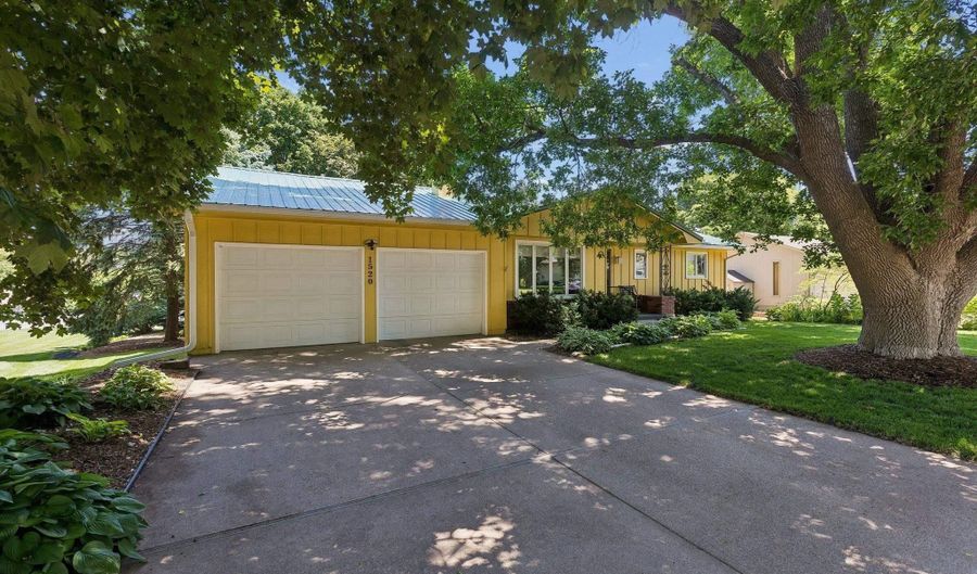 1520 Elkhorn Dr, Arlington, NE 68002 - 3 Beds, 3 Bath