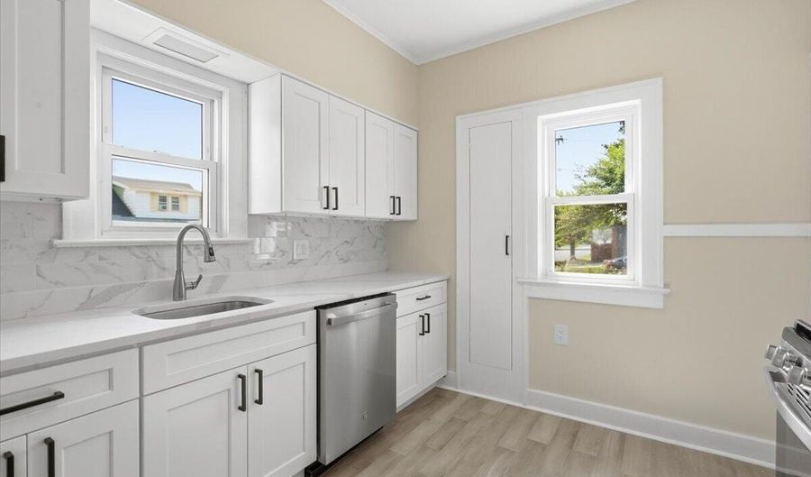 16 Roosevelt St, Albany, NY 12206 - 3 Beds, 2 Bath