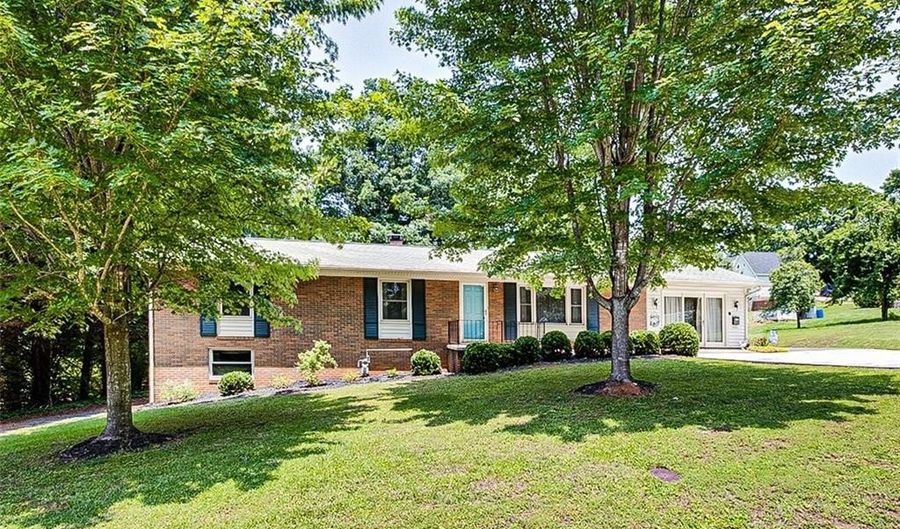 259 Anchor Dr, Asheboro, NC 27205 - 3 Beds, 2 Bath