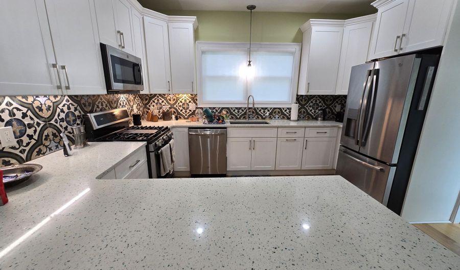 408 4th Ave Rear, Asbury Park, NJ 07712 - 2 Beds, 2 Bath
