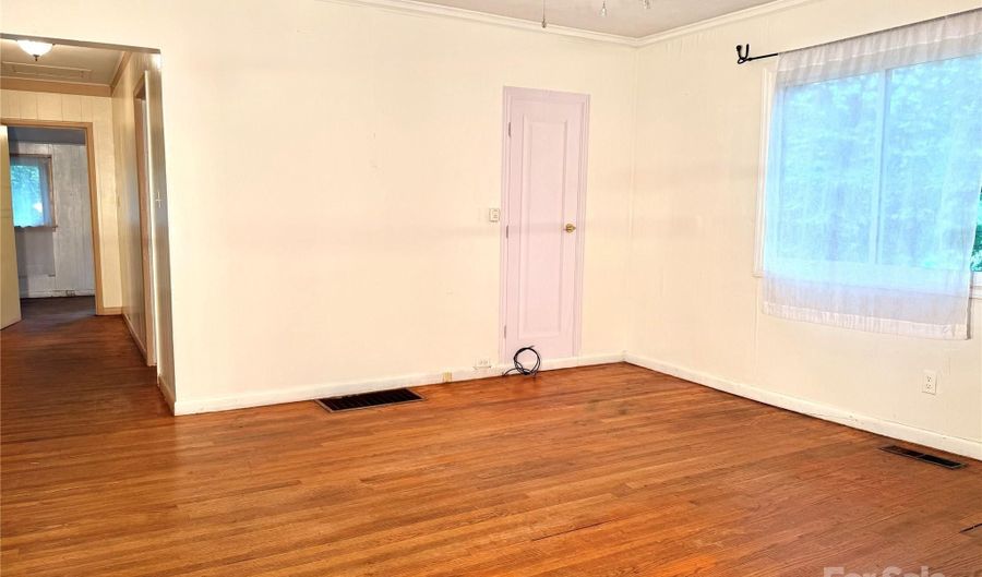 26 Dogwood Ct, Asheville, NC 28805 - 3 Beds, 1 Bath