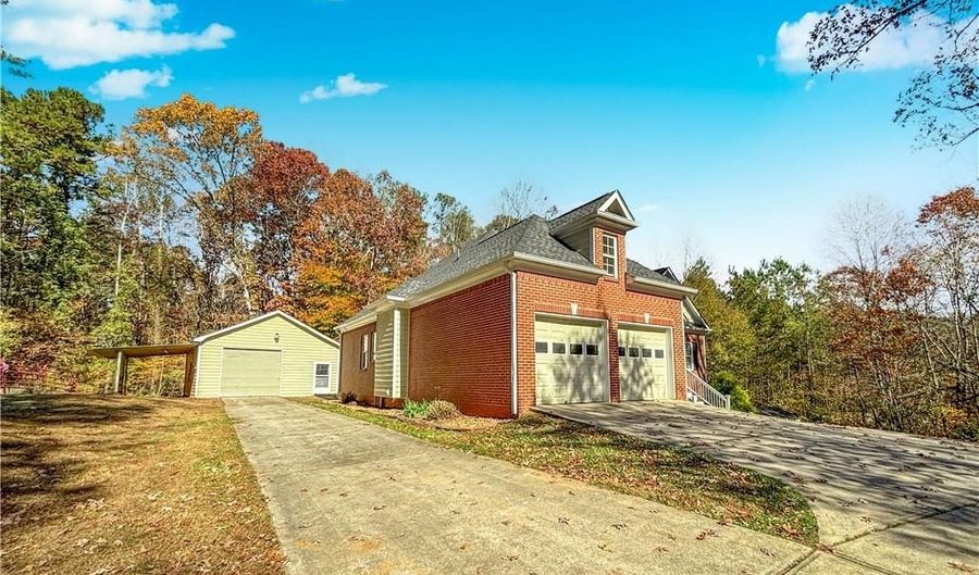 239 Gallery Ct, Acworth, GA 30101 - 4 Beds, 3 Bath