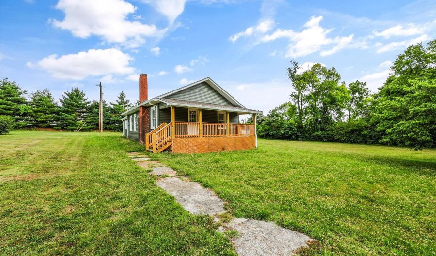 444 Louisville Rd, Alcoa, TN 37701 - 3 Beds, 2 Bath