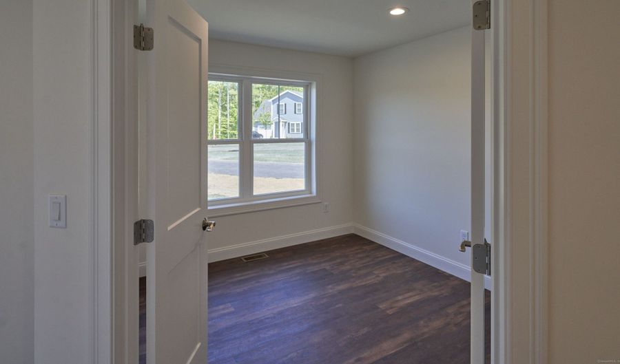 16 Jordan Ln, Colchester, CT 06415 - 3 Beds, 3 Bath