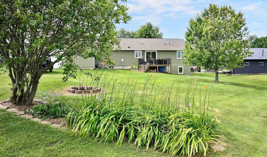 206 Park Ave, Altura, MN 55910 - 4 Beds, 3 Bath