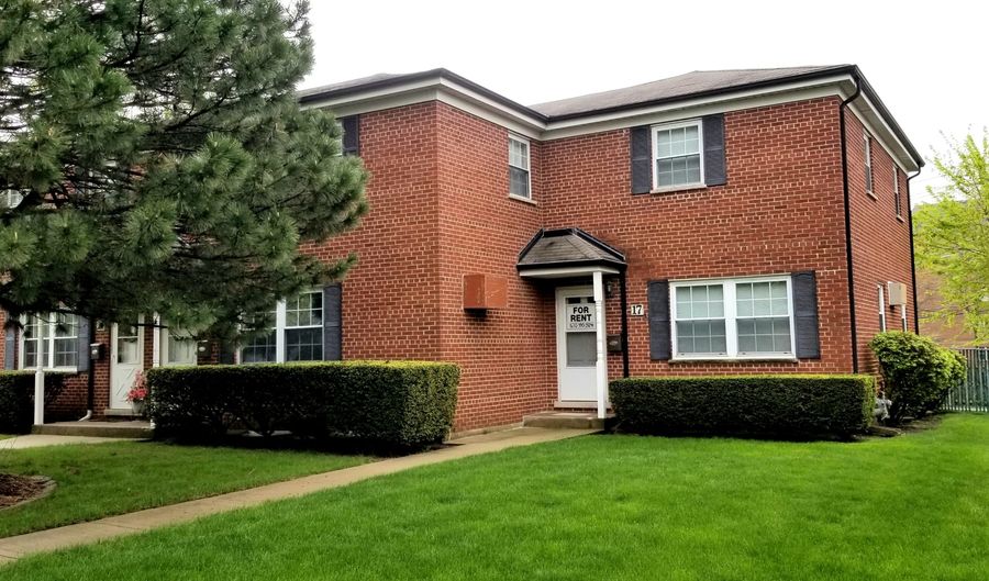17 E Thorndale Ave, Roselle, IL 60172 - 2 Beds, 2 Bath
