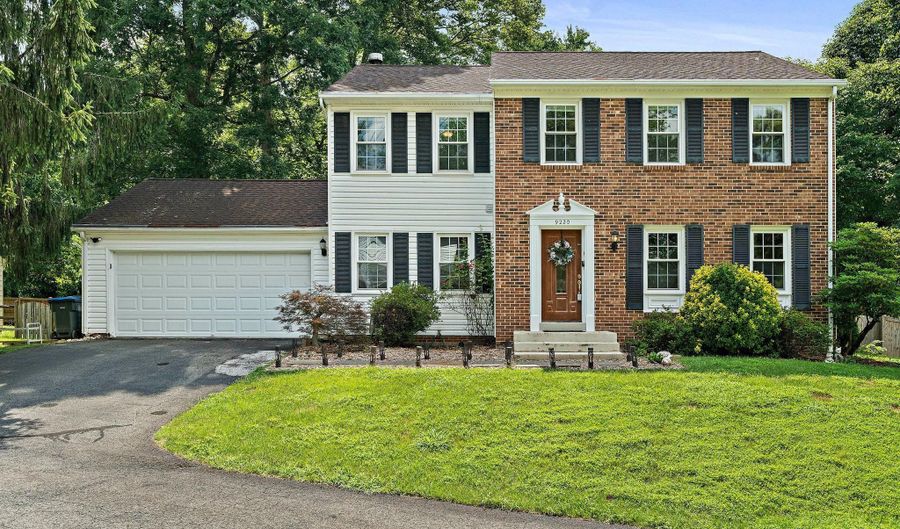 9220 BURNETTA Dr, Annandale, VA 22003 - 4 Beds, 4 Bath
