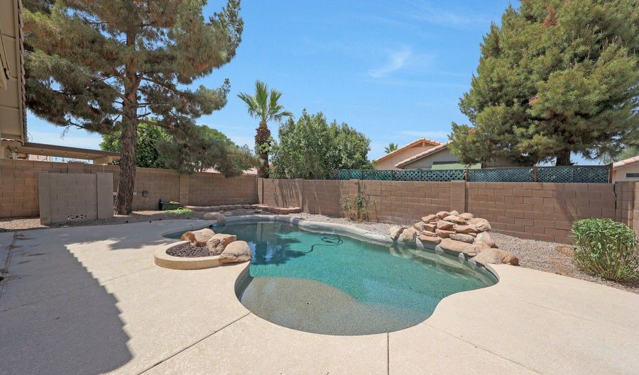 960 E TYSON St, Chandler, AZ 85225 - 3 Beds, 2 Bath