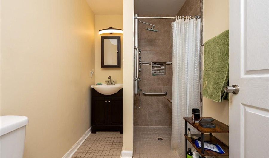 7403 OLD CHAPEL Dr, Bowie, MD 20715 - 5 Beds, 5 Bath
