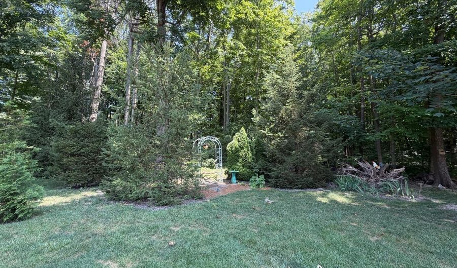 32 Red Maple Ct, Batesville, IN 47006 - 4 Beds, 5 Bath
