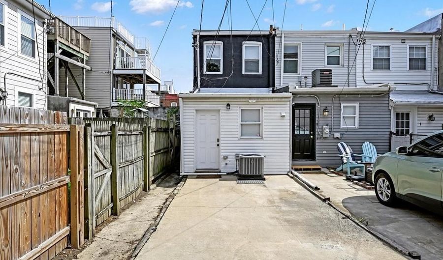 2 W BARNEY St, Baltimore, MD 21230 - 3 Beds, 3 Bath