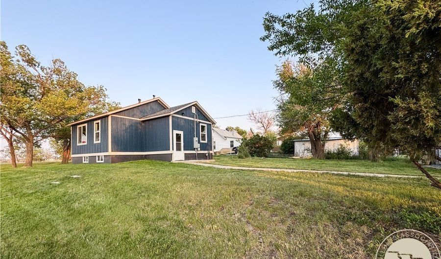 403 Lake St, Baker, MT 59313 - 3 Beds, 2 Bath