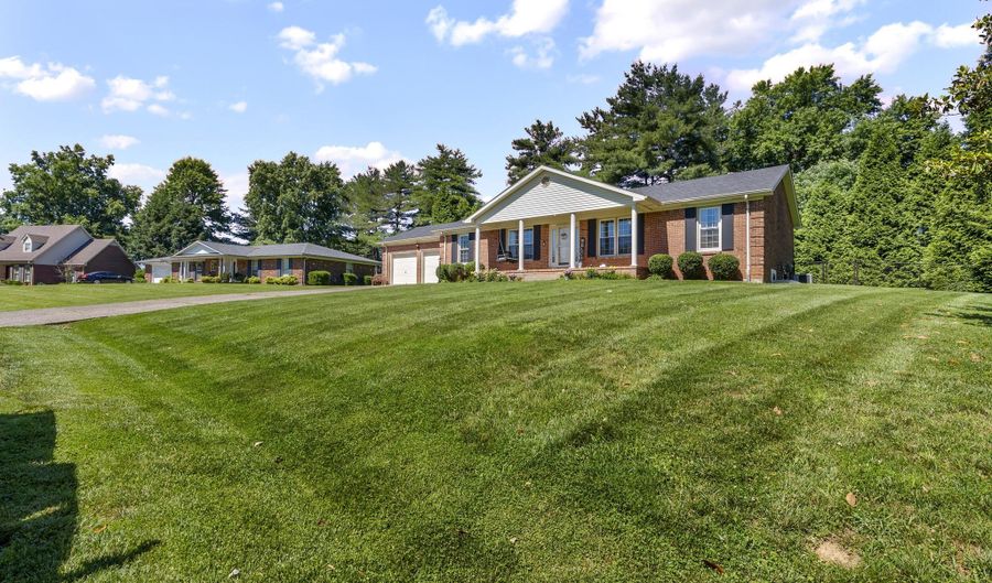 202 Edgewood Dr, Bardstown, KY 40004 - 4 Beds, 2 Bath