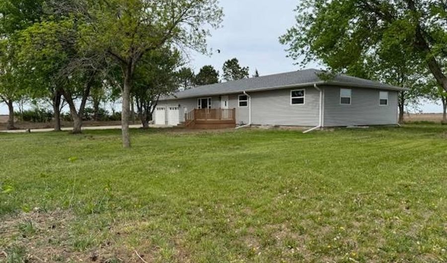 402 S HWY 14, Aurora, NE 68818 - 5 Beds, 4 Bath