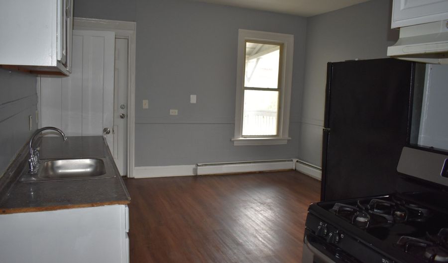 117 Caroline St, Bridgeport, CT 06608 - 3 Beds, 1 Bath