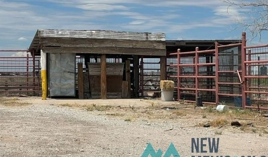 704 W Richey Ave, Artesia, NM 88210 - 0 Beds, 2 Bath