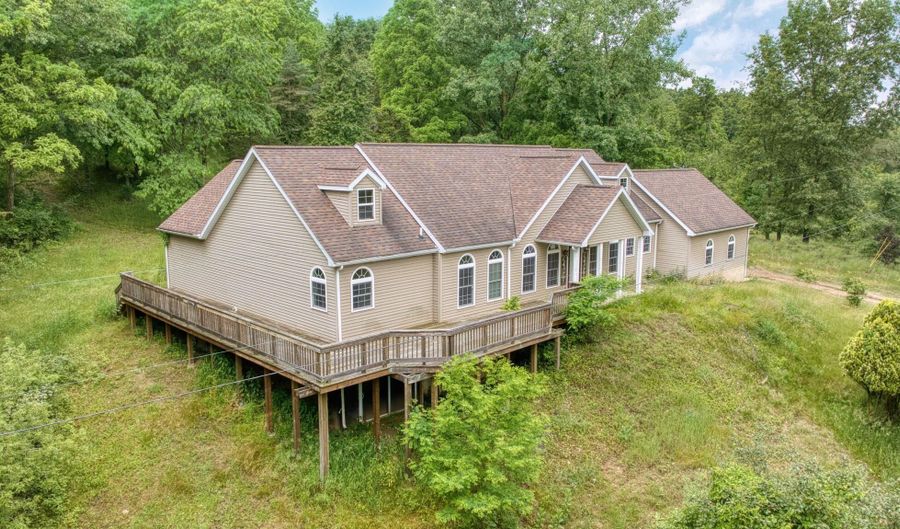 10450 Cement City Hwy, Addison, MI 49220 - 3 Beds, 3 Bath