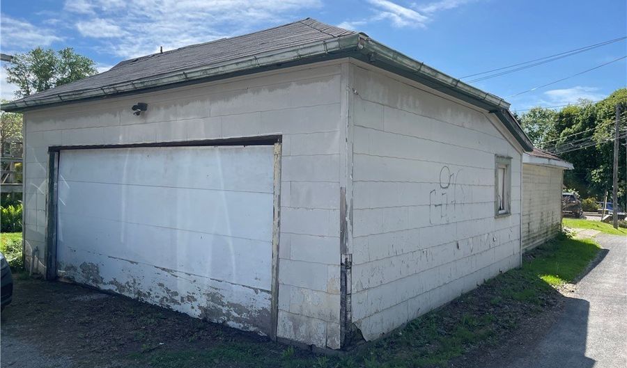 1605 E 46th St, Ashtabula, OH 44004 - 3 Beds, 2 Bath
