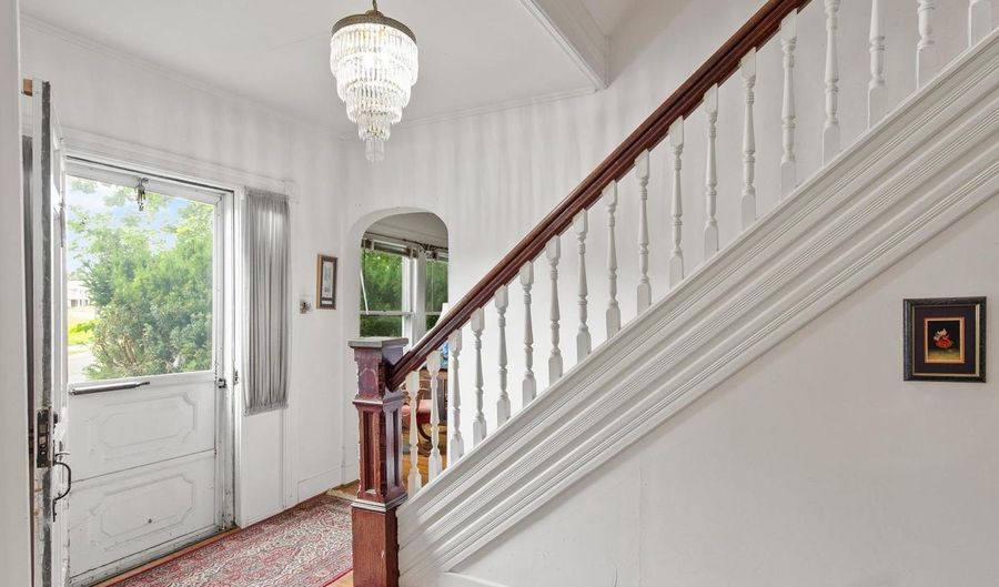 140 DELAWARE Ave, Laurel, DE 19956 - 4 Beds, 2 Bath