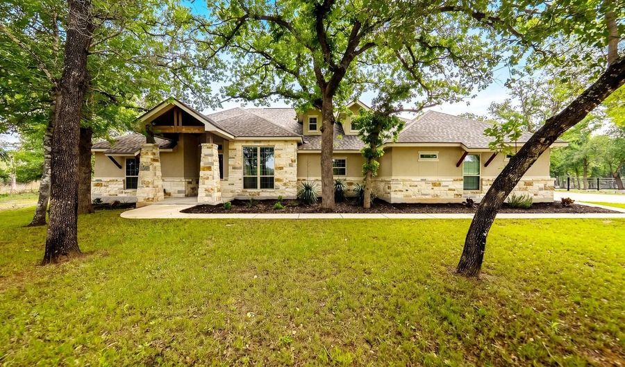 156 Crescent Rdg, Adkins, TX 78101 - 4 Beds, 3 Bath