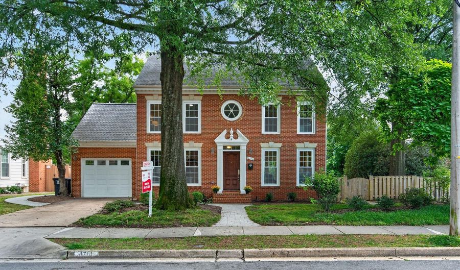 4714 8TH St S, Arlington, VA 22204 - 3 Beds, 4 Bath