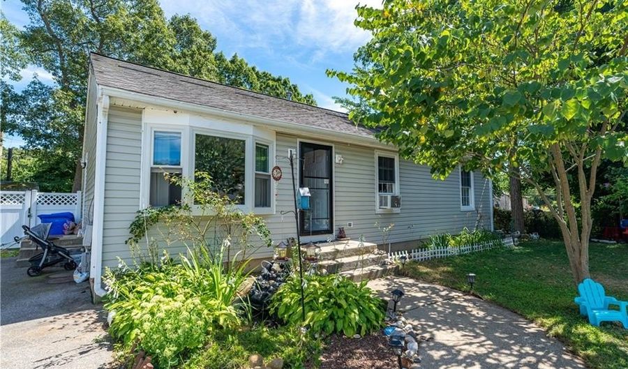 18 Allison Ct, East Providence, RI 02915 - 3 Beds, 2 Bath