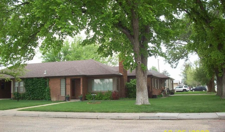 604 W 10 St, Goodland, KS 67735 - 3 Beds, 3 Bath