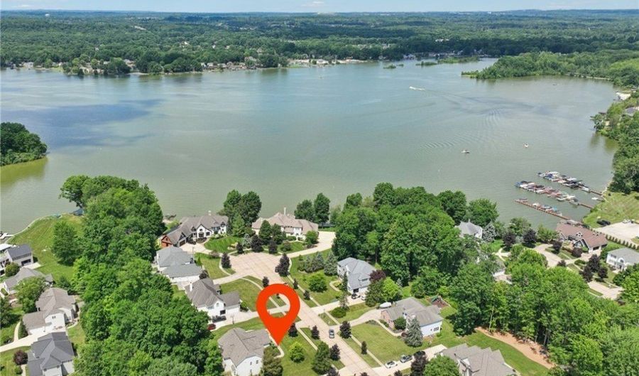 915 Cimarron Oval, Aurora, OH 44202 - 4 Beds, 5 Bath