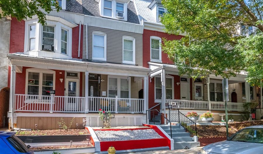 922 PEAR St, Reading, PA 19601 - 4 Beds, 3 Bath
