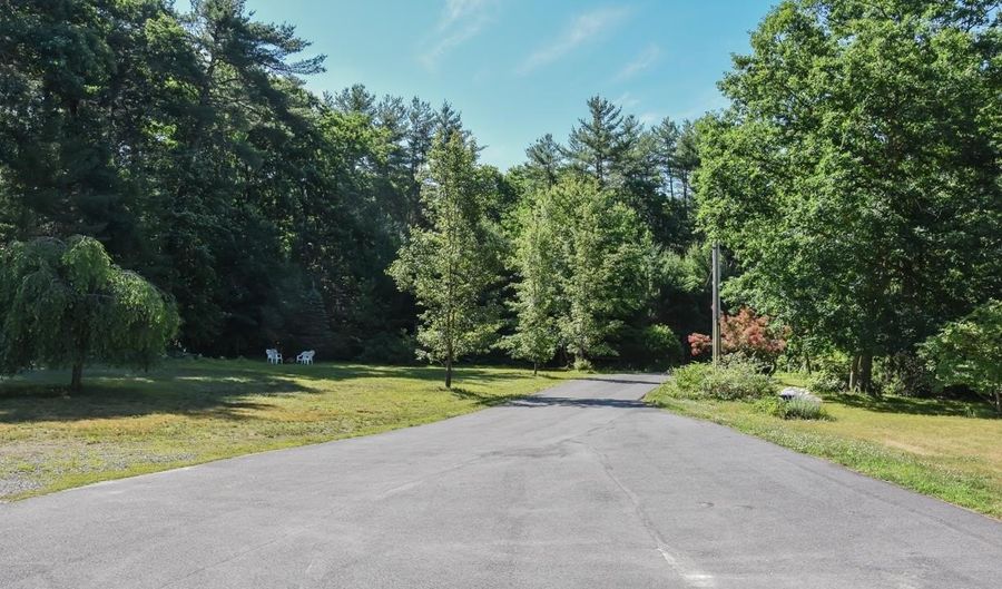 22 Sargent Rd, Brookline, NH 03033 - 4 Beds, 4 Bath