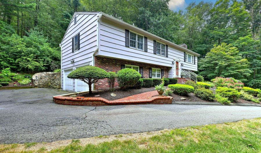 932 Amity Rd, Bethany, CT 06524 - 3 Beds, 2 Bath