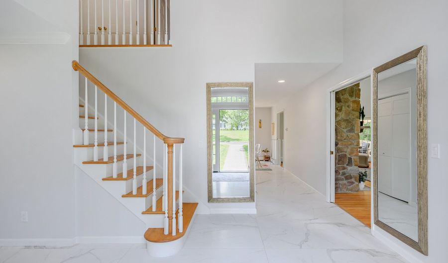 20 Laura Dr, Danbury, CT 06811 - 4 Beds, 5 Bath