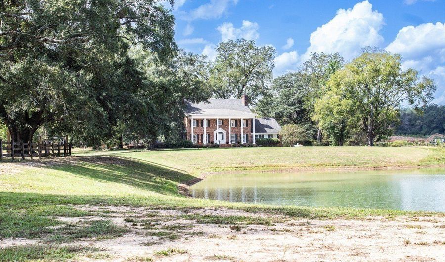 601 N Pickett St, Autaugaville, AL 36003 - 5 Beds, 6 Bath