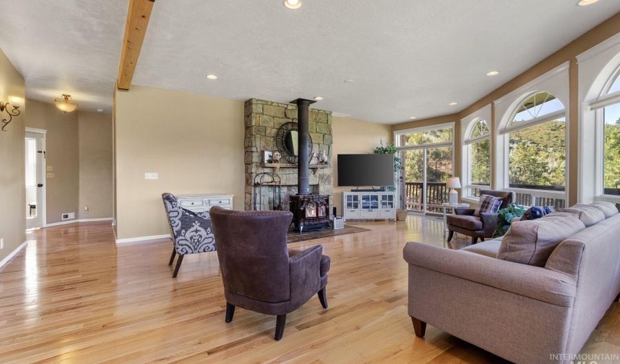 65 Peregrine, Boise, ID 83716 - 5 Beds, 4 Bath