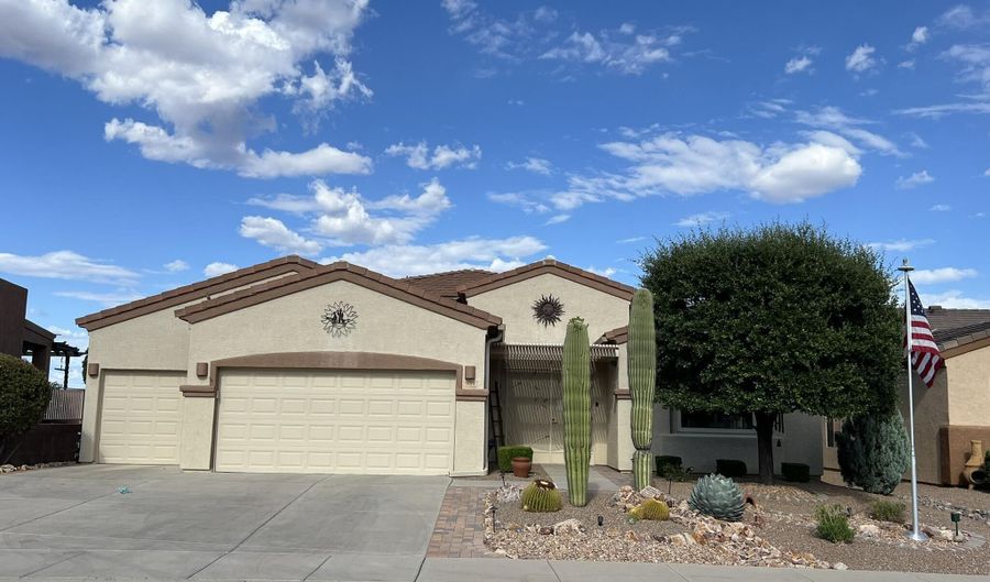 654 W Calle Artistica, Green Valley, AZ 85614 - 2 Beds, 2 Bath