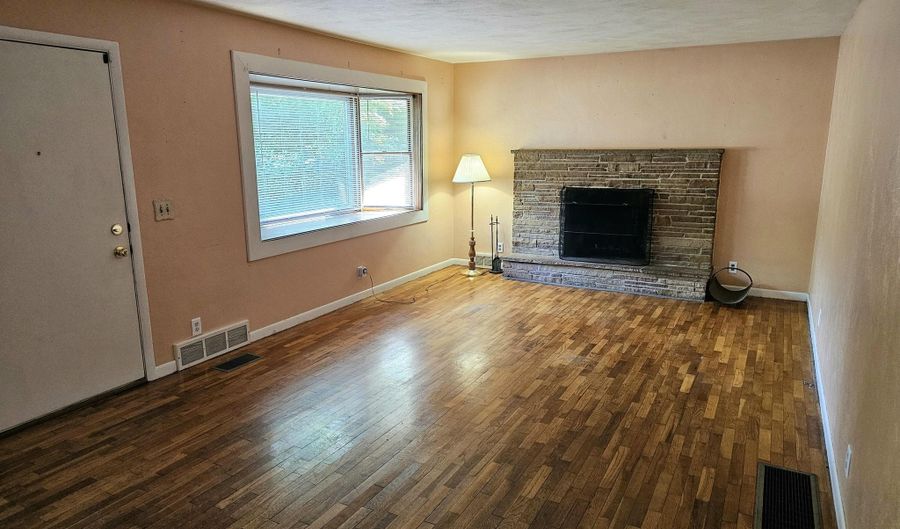 28491 C Dr N, Albion, MI 49224 - 3 Beds, 2 Bath