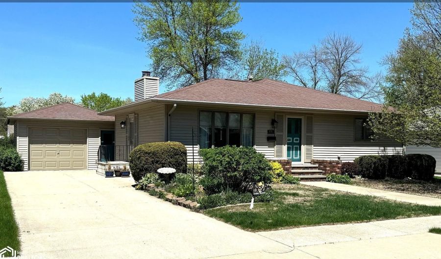 1221 E Linden St, Algona, IA 50511 - 3 Beds, 2 Bath