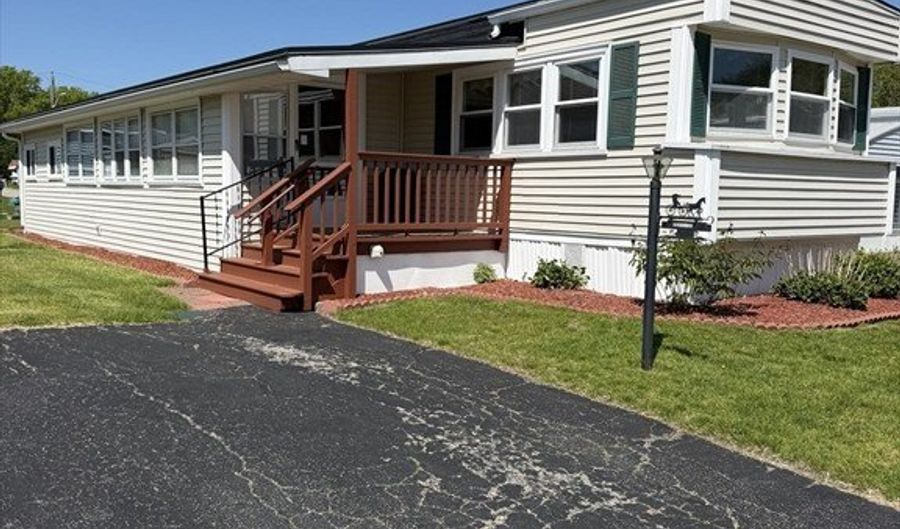 52 Liberty Dr, Attleboro, MA 02703 - 2 Beds, 1 Bath