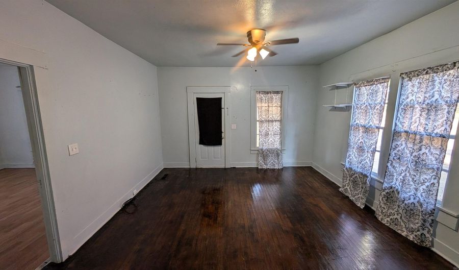 2115 Wright Ave, Benton, AR 72015 - 2 Beds, 1 Bath