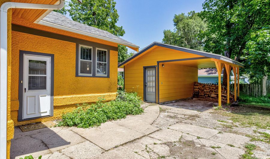 920 Clark Ave, Ames, IA 50010 - 2 Beds, 1 Bath