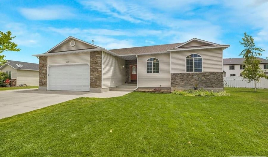 2320 Windsor Dr, Blackfoot, ID 83221 - 5 Beds, 3 Bath